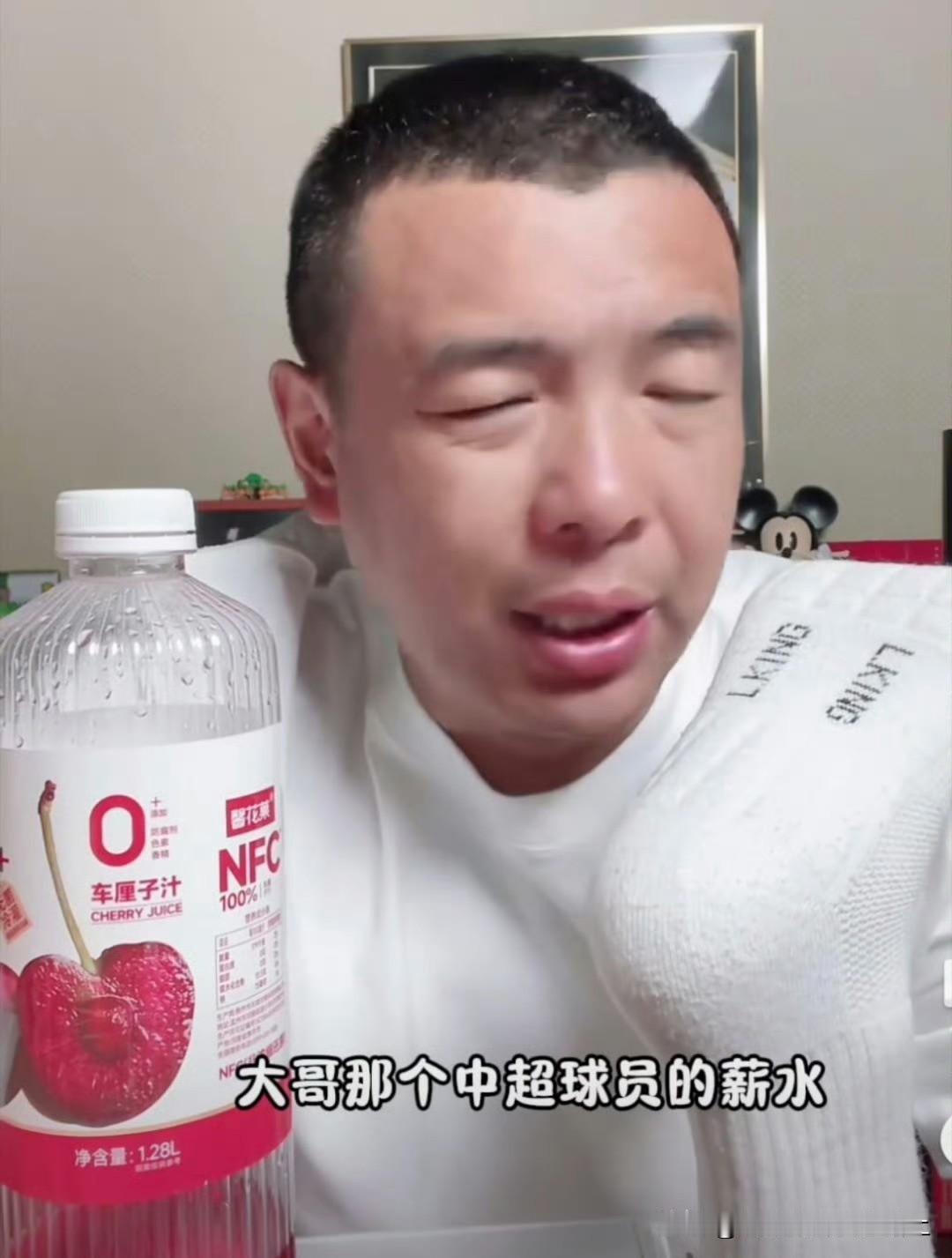 中超前国足球员徐亮:别再降薪了，再降薪就没人踢球了！现在工资只有日韩球员的1/