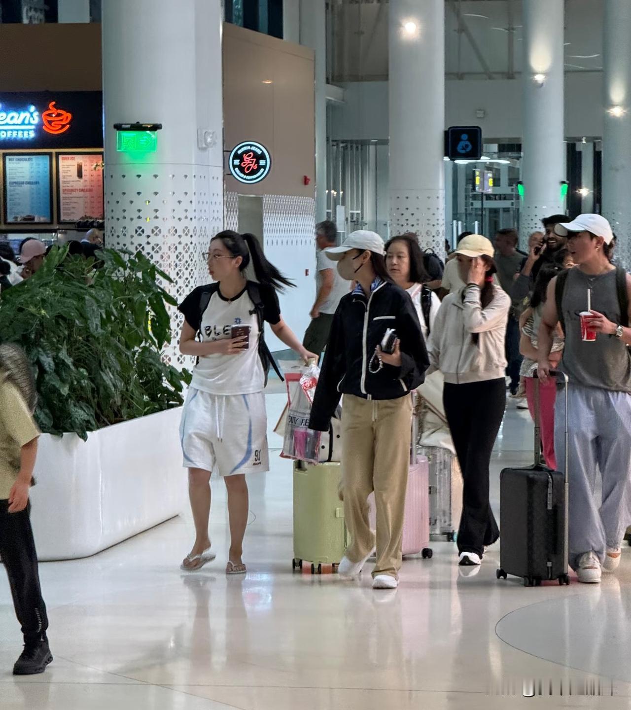 baby已经开始回上海了！大批队伍已经返程🛫都回来了，14号baby要工作