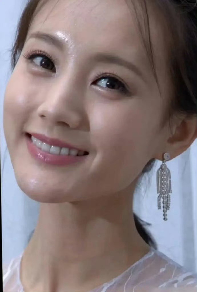 李一桐早期的生图，美成这样，不火可惜了