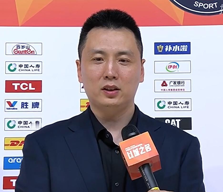 1分险胜豪取20连胜，三名球员居功至伟，卢伟主教练对球队两点不满意双外援火力全