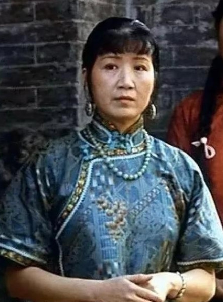 当年，张艺谋筹拍《大红灯笼高高挂》时，曹翠芬来面试，张艺谋看到她直接拒绝了：“你