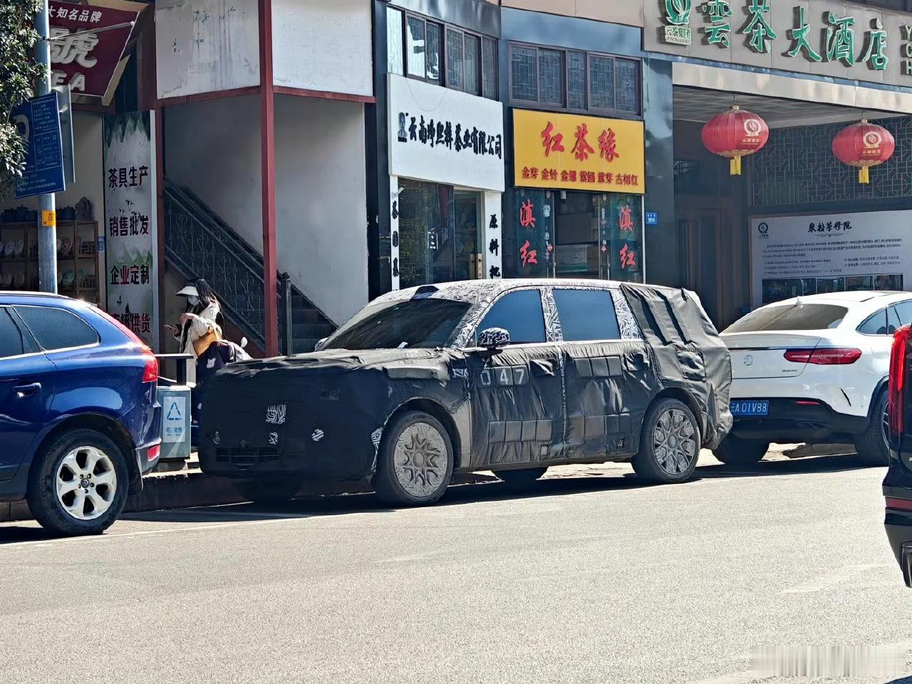 小李飞车我很纳闷为啥都给小米的大型suv叫yu9？yu7是纯电，那增程的为什么