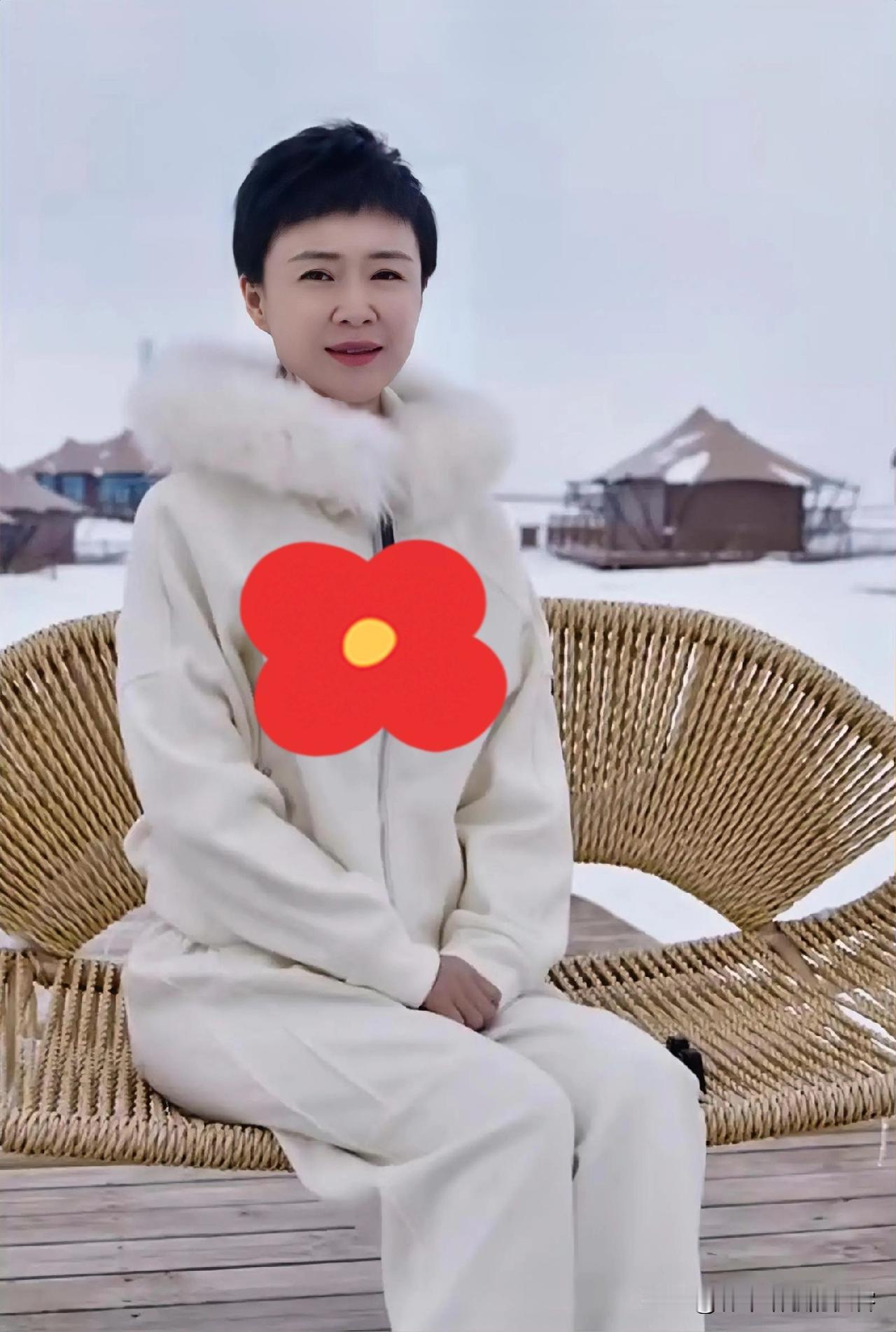 奉劝大家一句，千万不要被贺娇龙骗了，她表面上看起来是笑呵呵的，可实际上是不