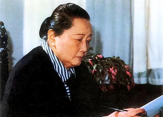 1981年5月，88岁的宋庆龄去世。谁知，临终前她竟提出不与丈夫孙中山合葬，而要