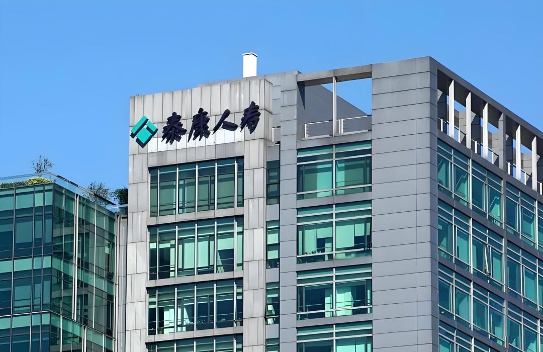 我有种预感，任晓敏被抓只是开始，后面还会拔出萝卜带出泥——那些给她盖章、站台
