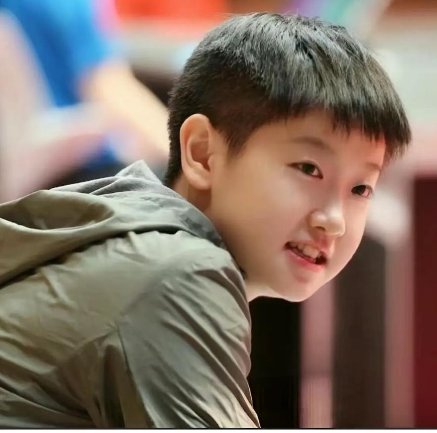 凭什么孙颖莎非得夺冠呢？别人也很拼命，个顶个都挖空了心思研究她。盯着她的可不只