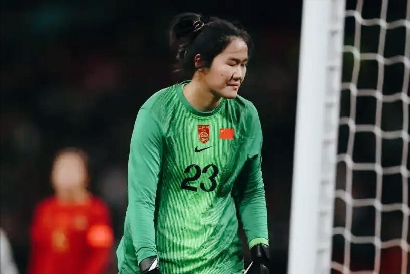 0：8！中国女足惨败给英国女足，现场74611人见证了这一幕，守门员潘红艳怎么这