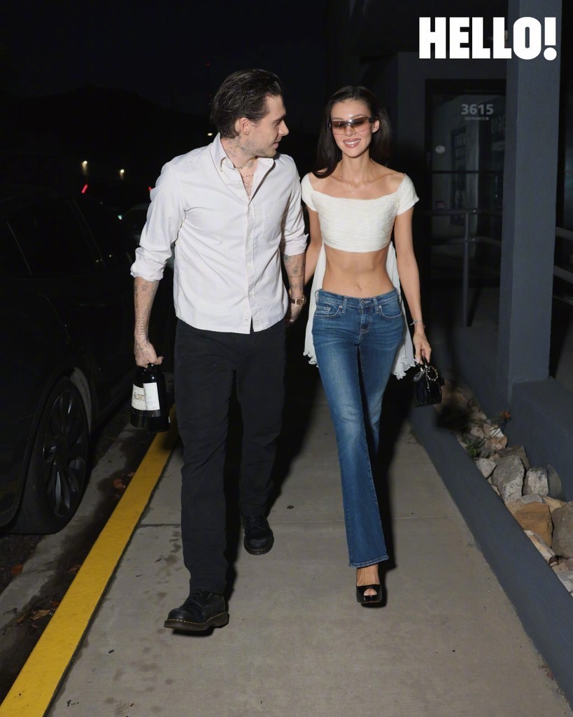 欧美八卦新闻，在与自己的原生家庭决裂后，布鲁克林·贝克汉姆抹去了身上所有家人的纹