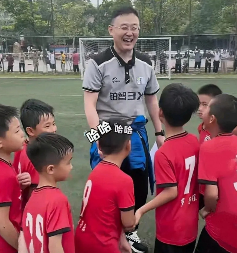 家长亲手毁了自己孩子的足球之路近期，一位名叫“张卓毅妈妈”的用户在社交媒体上发