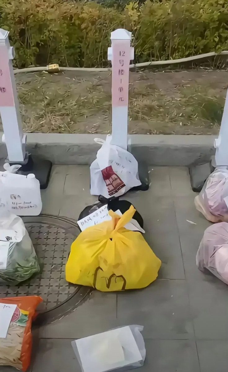 小区不让外卖人员进来，就搞了这个，总觉得哪里怪怪的！