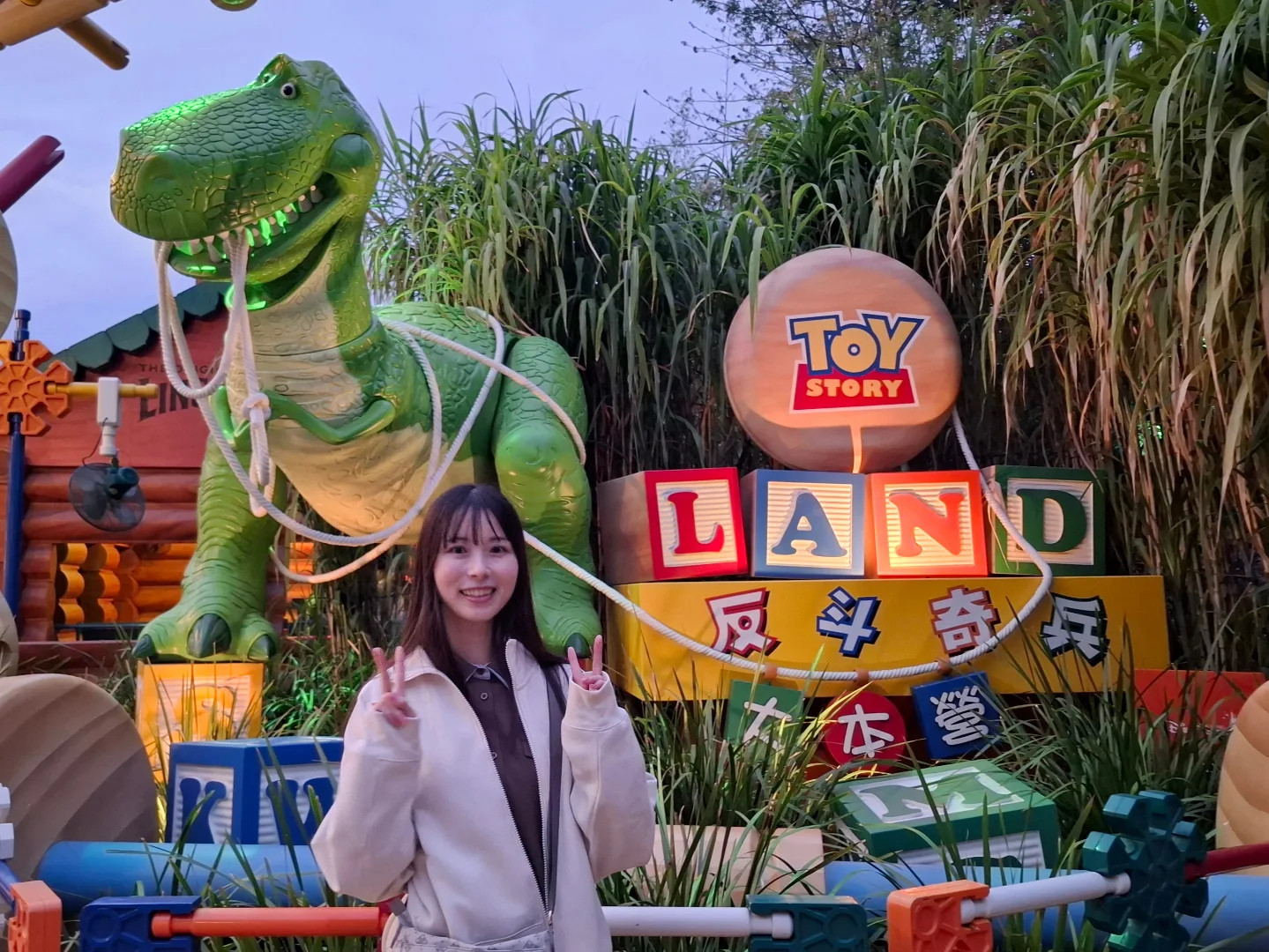 佐々木琴子「香港ディズニーランドにいった時の🐱たのしかった🐱香港」