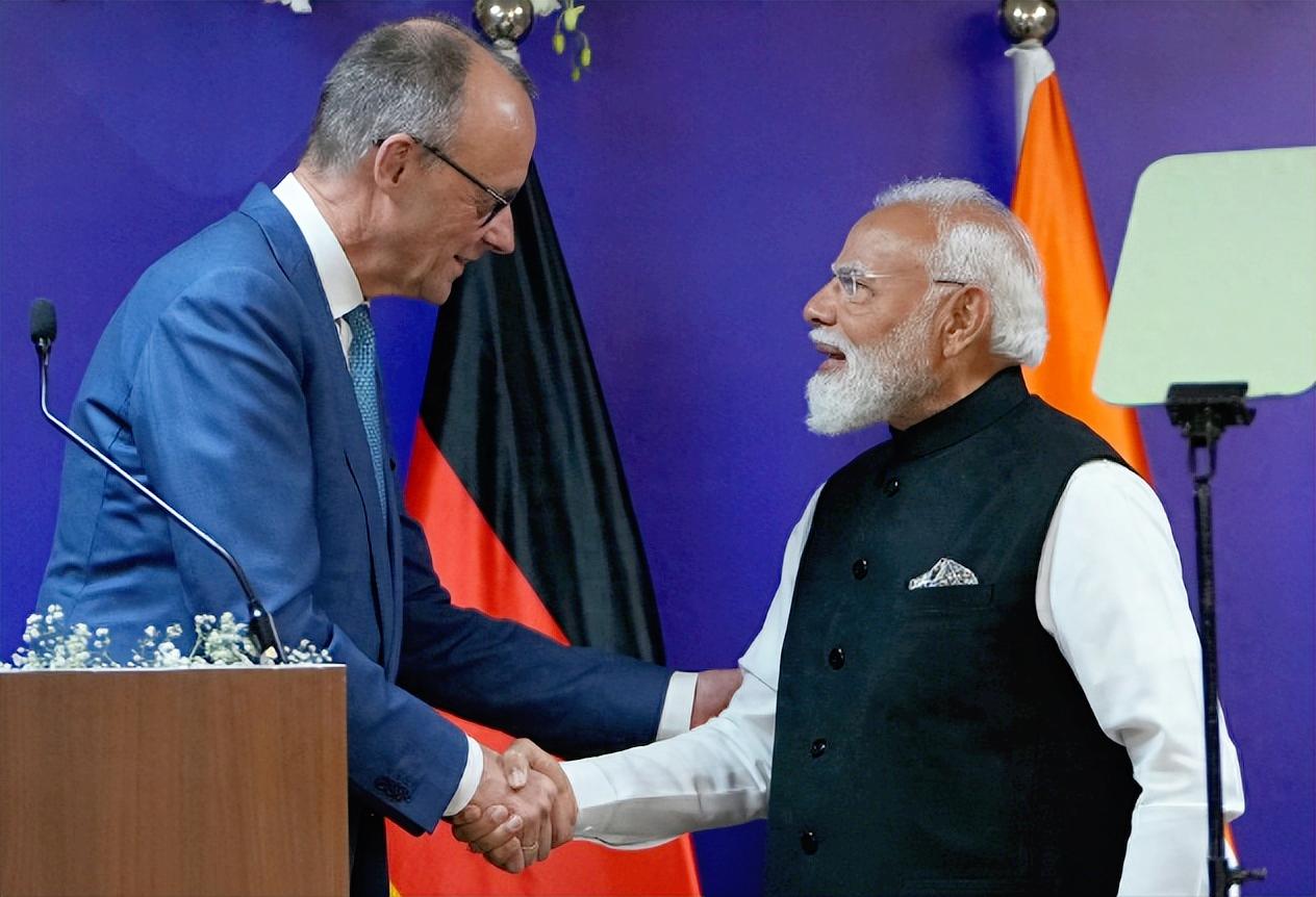 大瓜！德国新总理默茨上任才半年多，居然浩浩荡荡带着不少企业大佬团杀去印度，这可是