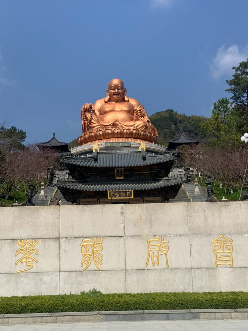 佛教人生诸事，皆有定数，是你的，不请自来，不是你的，求而不得。岁月沉淀，当知安