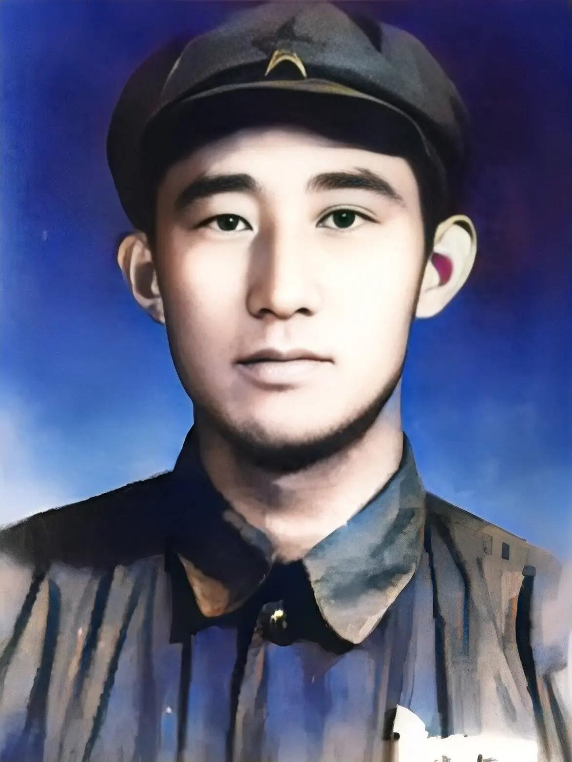 1949年6月的一天深夜，福州的街头闷热无风，吴荣森刚一推开家门，窗外就传来两声