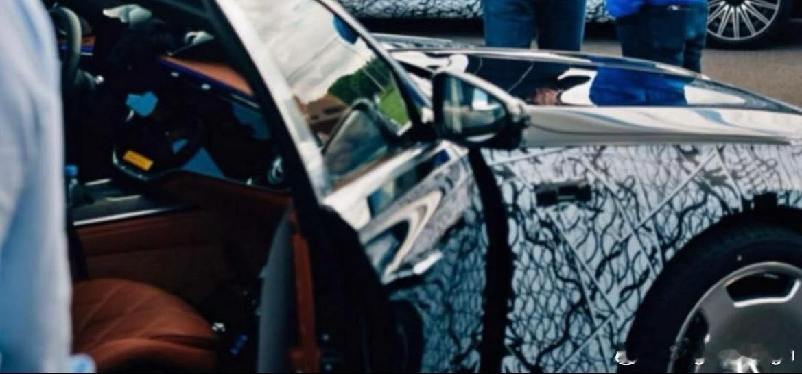 奔驰中改S级将搭载EQS同款内饰好消息是更加科技梦幻坏消息是E级用的也是这个风格