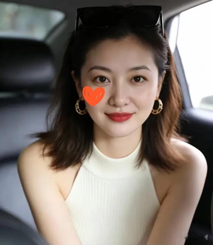 我朋友当初追她老公，没直接表白，反倒给他介绍起了对象。前后介绍了15个，一个