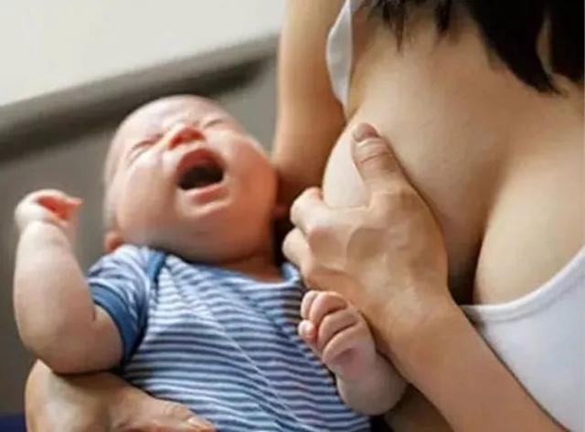 母乳宝宝突然不爱吃奶? 儿科医生告诉你这样做, 轻松度过厌奶期!