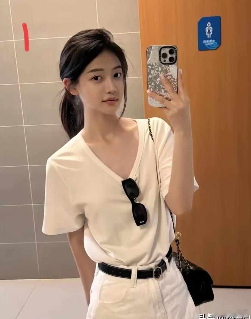 如果她俩都是相亲对象，该先约谁？​​​