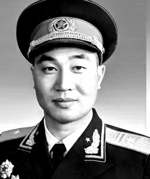 王六生，1917年生于江西萍乡，13岁瞒着家人参加红军，从一名普通司号员起步，历