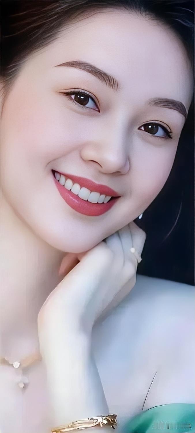 甜美笑容，温柔眼眸，气质优雅，完美女神！🌸💖