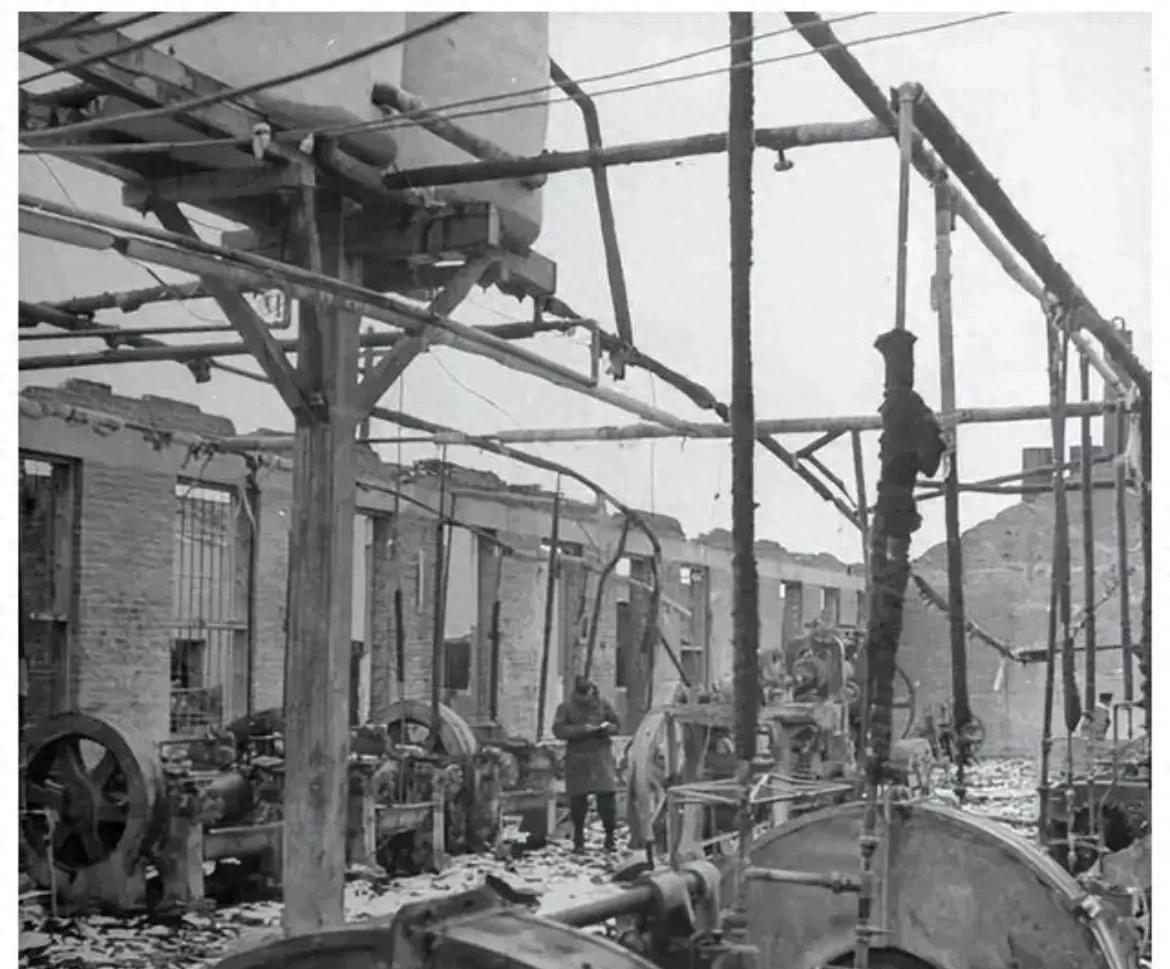 解放战争中东北有多重要？不夸张的说，东北工业是关内的四十倍。这个差距不是冰