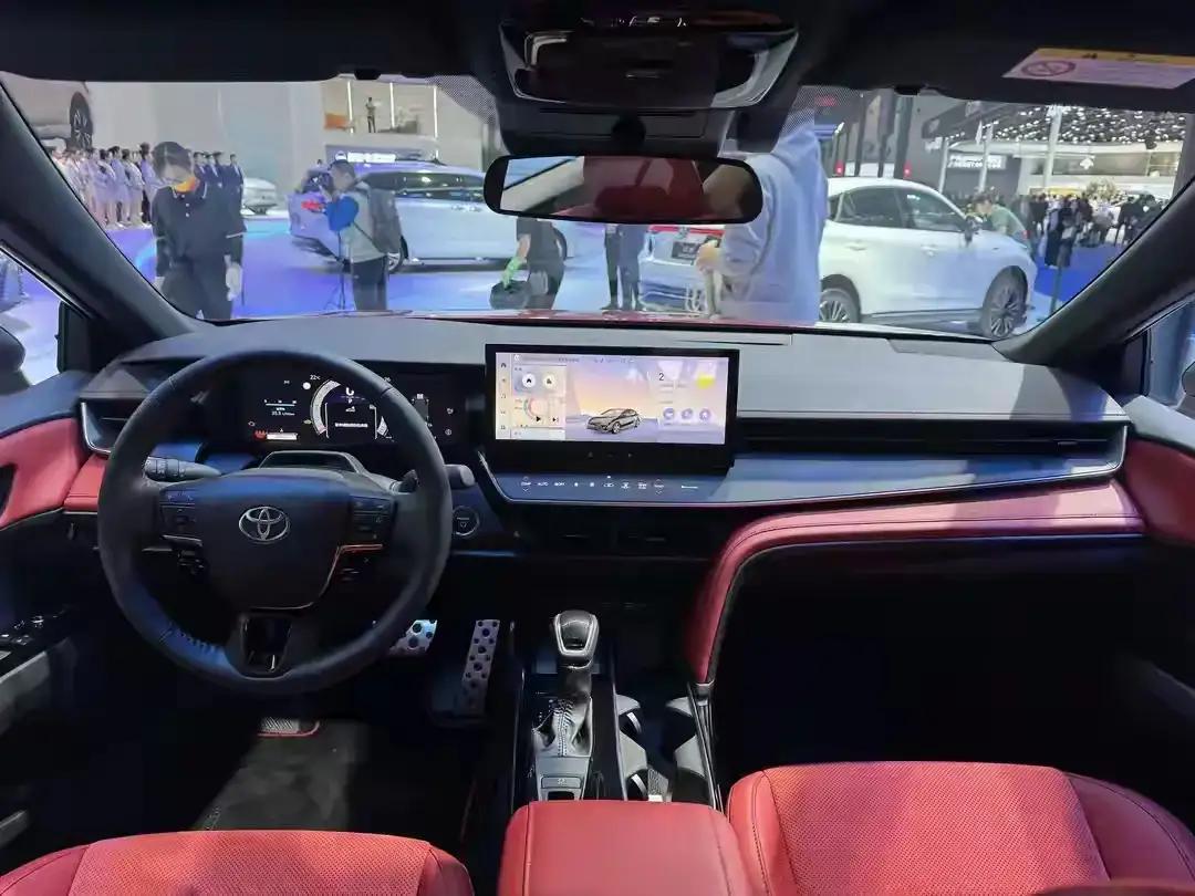 不管你信不信，这就是事实！2015年，凯美瑞在中国卖了12.8万辆2016年