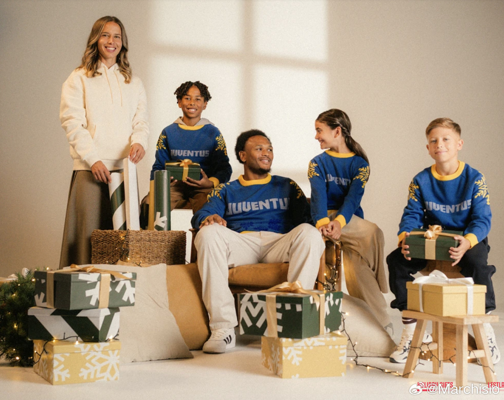 一年一度圣诞节毛衣来啦！今年的模特是奥蓬达、卡瓦尔和若昂·马里奥。尤文图