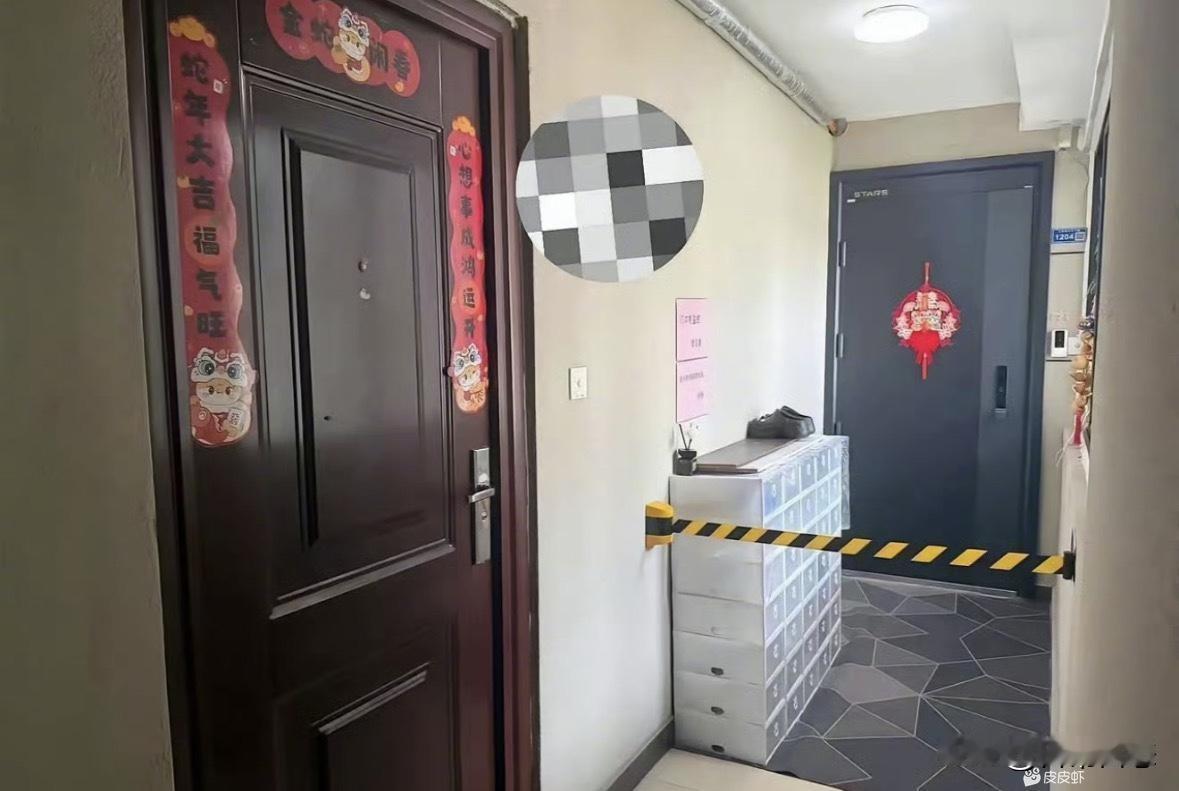 怎么会有这么奇葩的邻居呀？竟然拉个警戒线，这防谁呢？