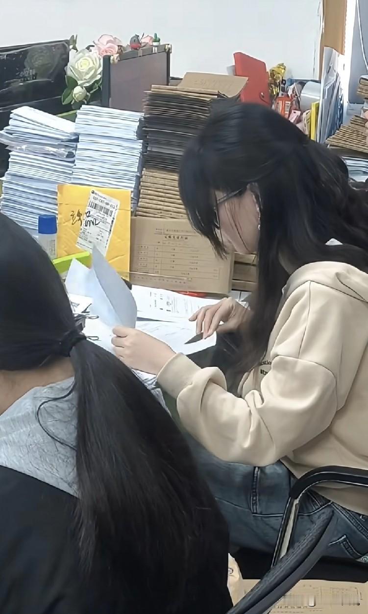 作为一个上仲裁庭就超过20场+的底层悲催hr，虽然是站在劳动者的对立面开庭，但是