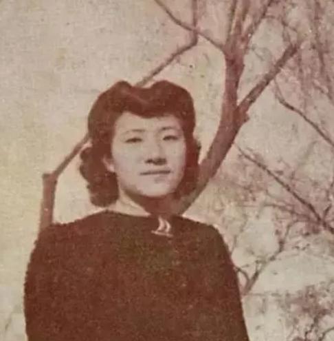 她是民国的第一才女，却沦为了丈夫的生育工具,新婚第1天，她就撞见丈夫与表嫂在一起