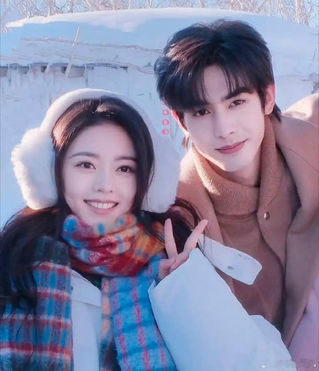 《骄阳似我》这两天讨论挺热闹，有网友发现个事儿：剧方说热度破3万了，可当天云合的