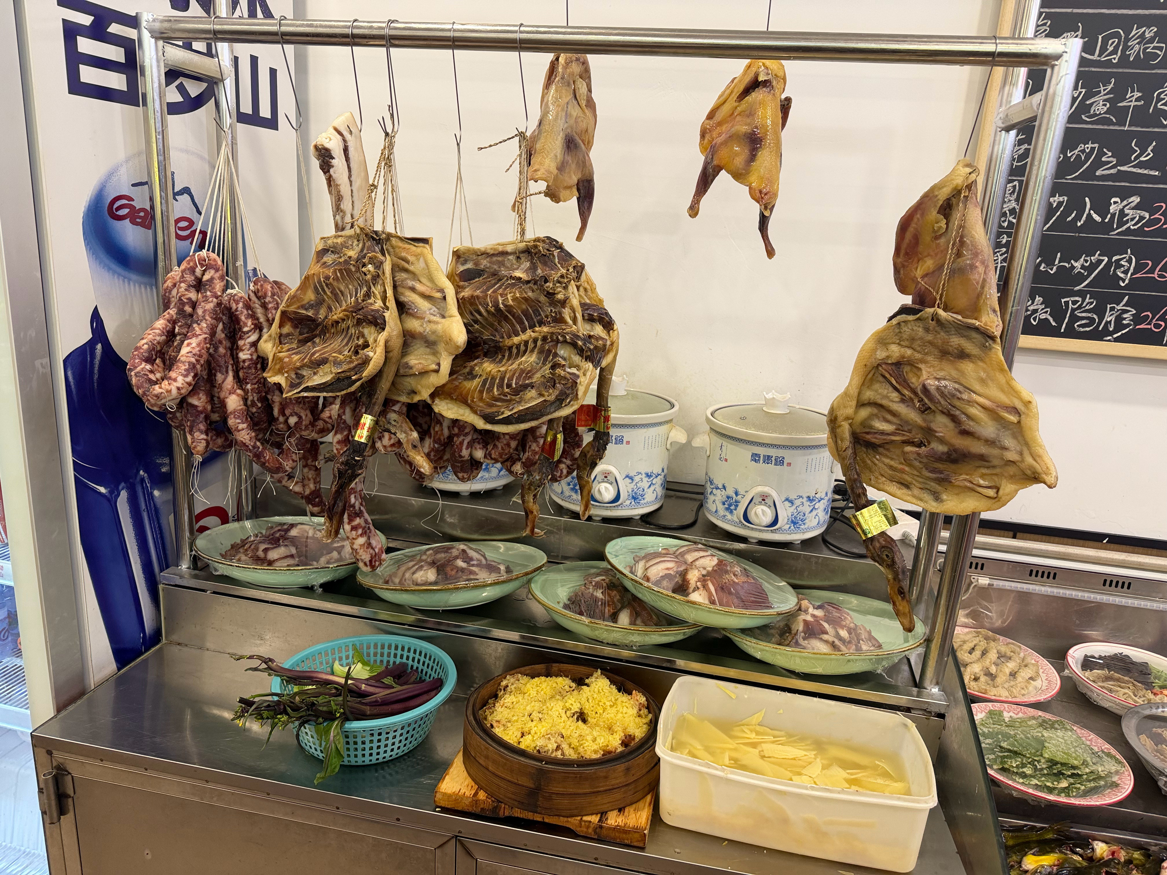 板鸭，腊香肠。黄丫头。等等！这类食材，你们喜欢吃吗