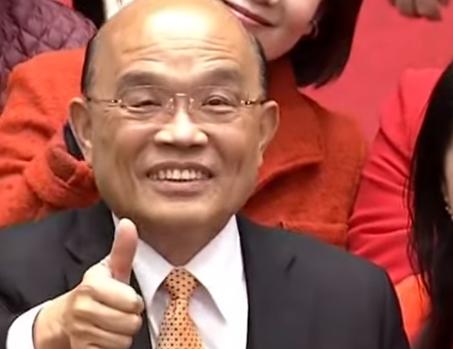 苏贞昌“拍肩”又来！对李四川连拍数下就在9月6日，国民党新北参选人李四川晚间