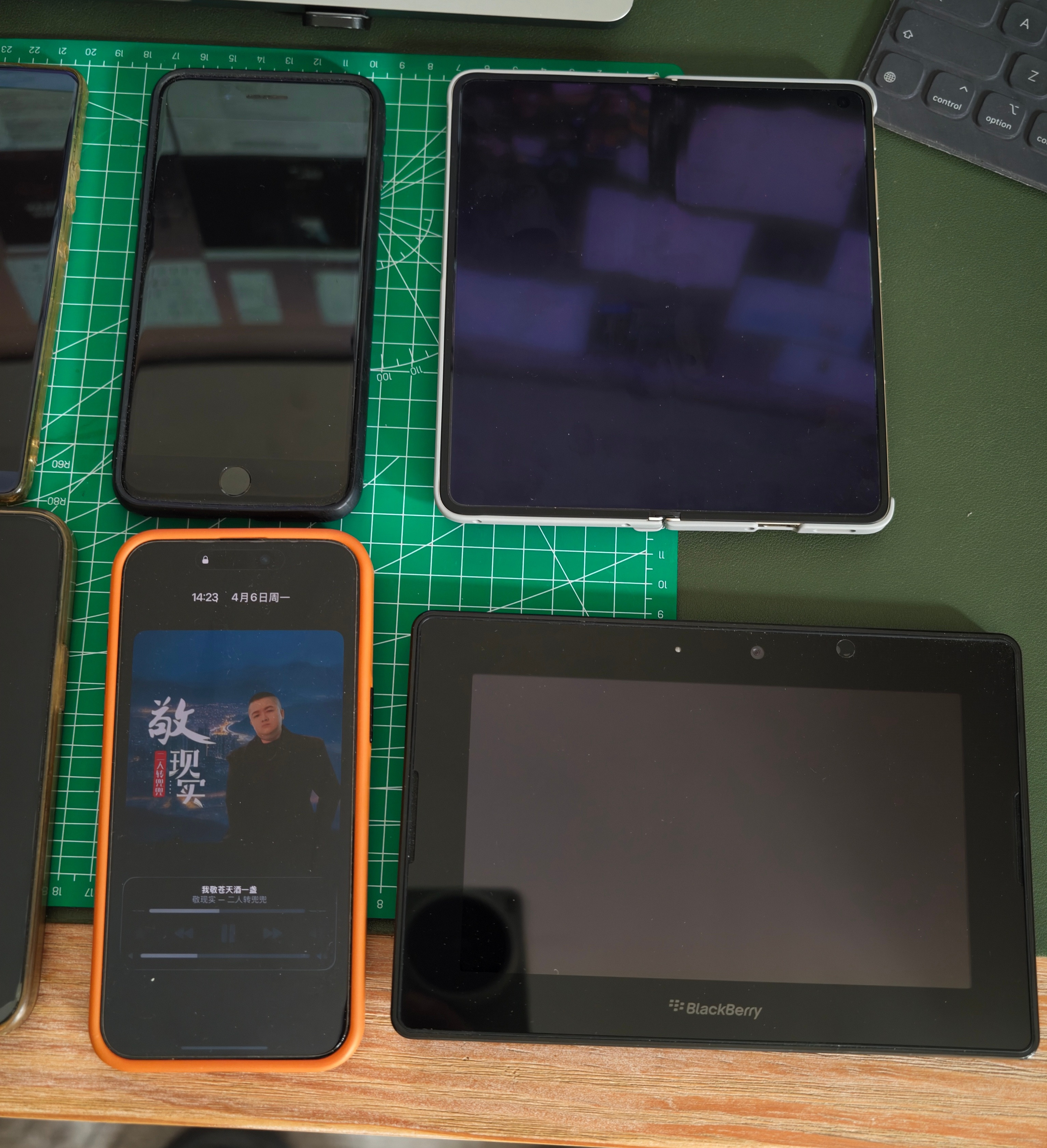 这么多年，玩过的手机太多了，这是目前存下的最喜欢的几台，回头录一期视频。和大家聊