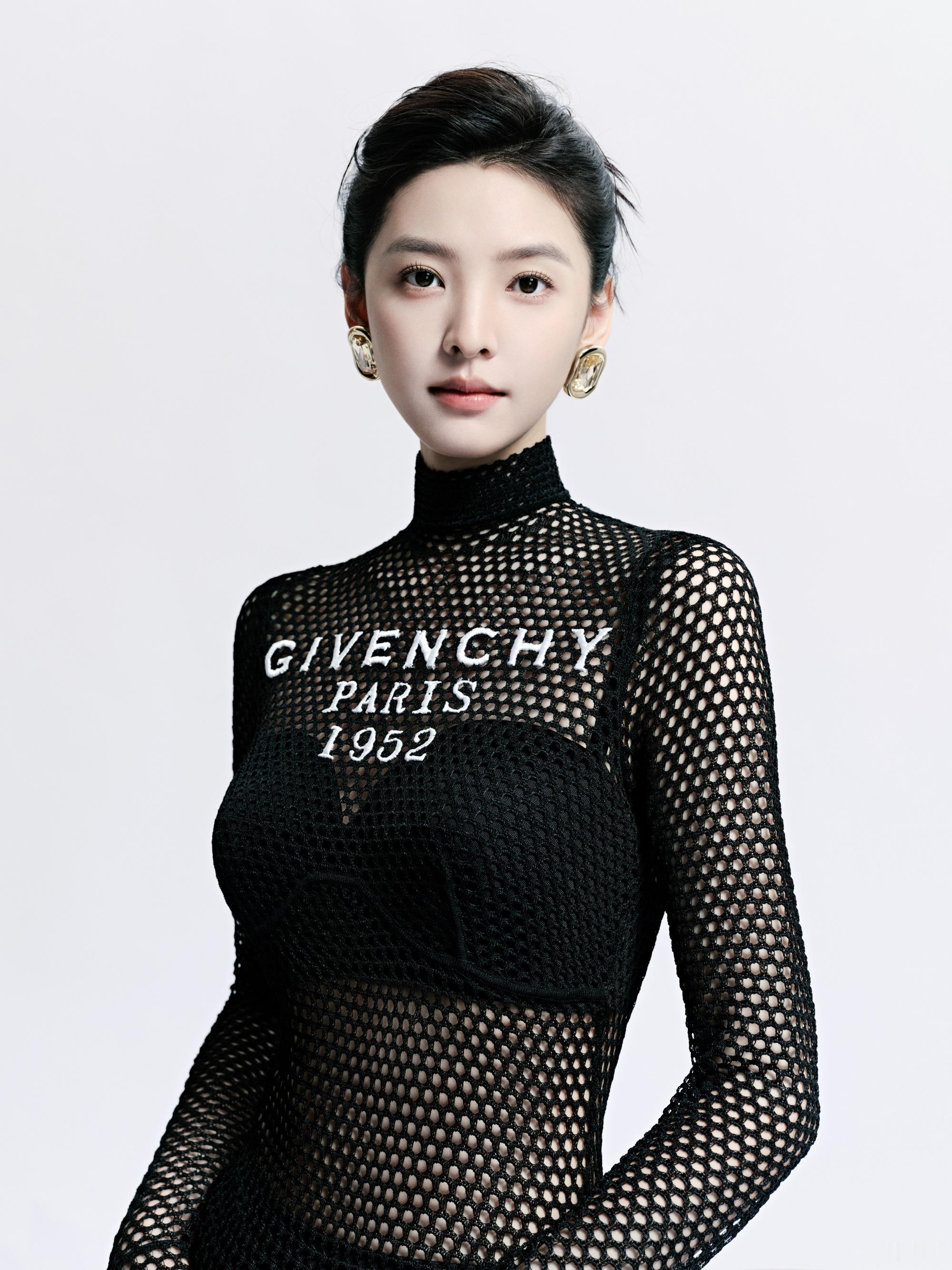 章若楠正式出任Givenchy品牌大使！官宣大片带来全新风格突破，上身了品牌20