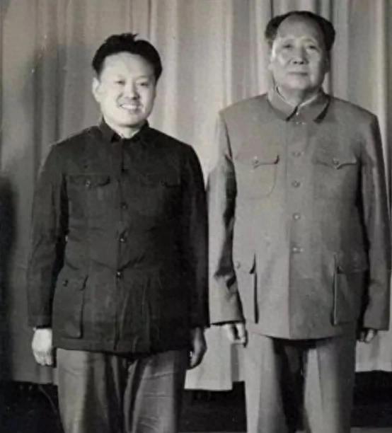 70年代后，毛主席为何不再吃辣？程汝明直言：医生才没那么大本事“1972年3月