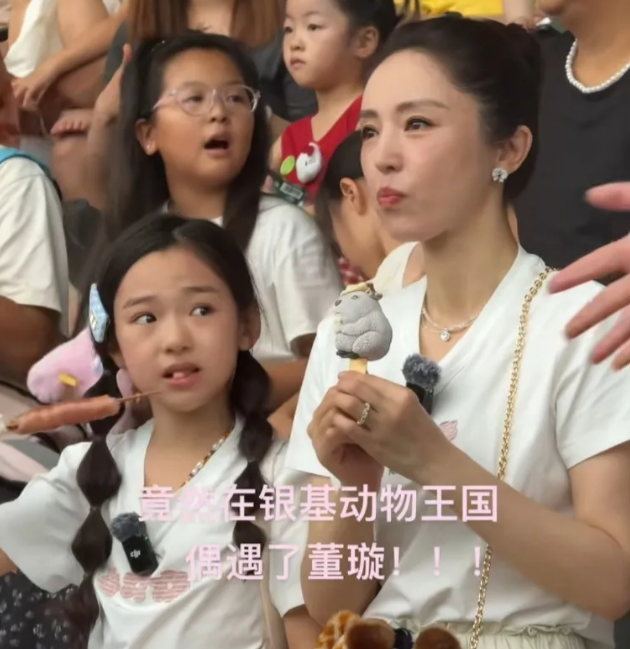 天呐，这上半张脸跟妈妈一模一样，神韵又超像高云翔，爹帅真的太重要了！要说董璇