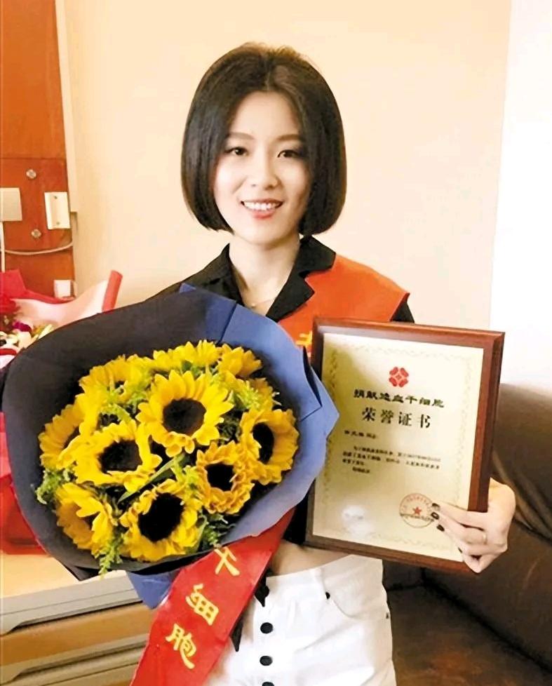 2017年，浙江一位28岁的姑娘捐献骨髓，救活了一个15岁的白血病男孩。没想到几