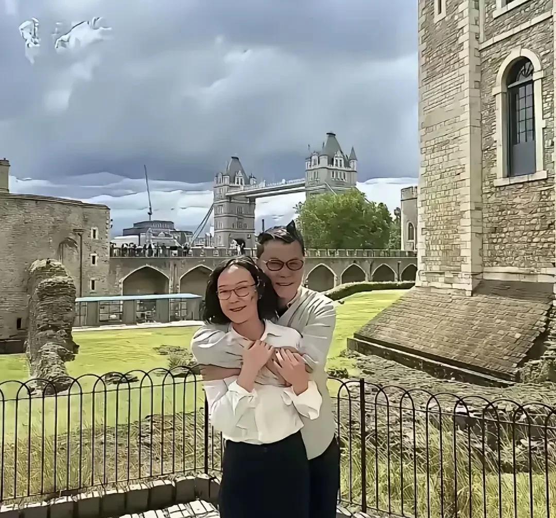 李国庆和他的新婚妻子，两个人的岁数加起来120多岁了…李国庆分享出来的照片，看