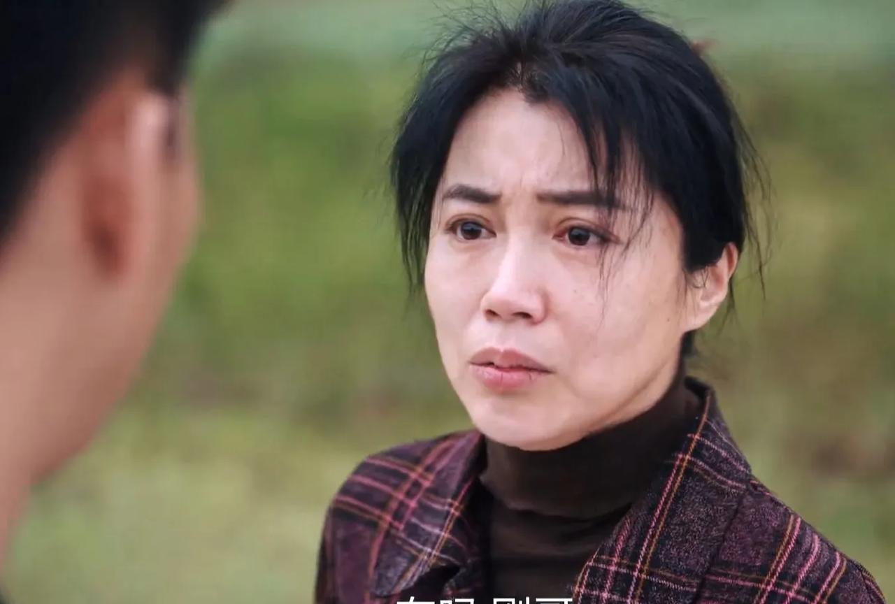 《利剑.玫瑰》:原来这才是“红姨”柳红梅拐走小洋芋的原因…邓妍审问柳红梅，柳红