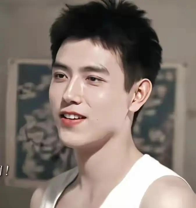 谁能想到，2026年开年最让人上头的“人夫”，是25岁的陈飞宇？央视热播的