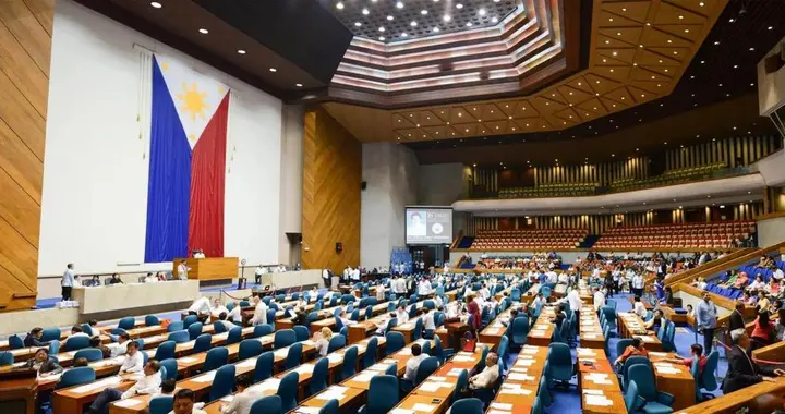 菲议员联名要求驱逐中国外交官, 中方将计就计, 就等马科斯做决定