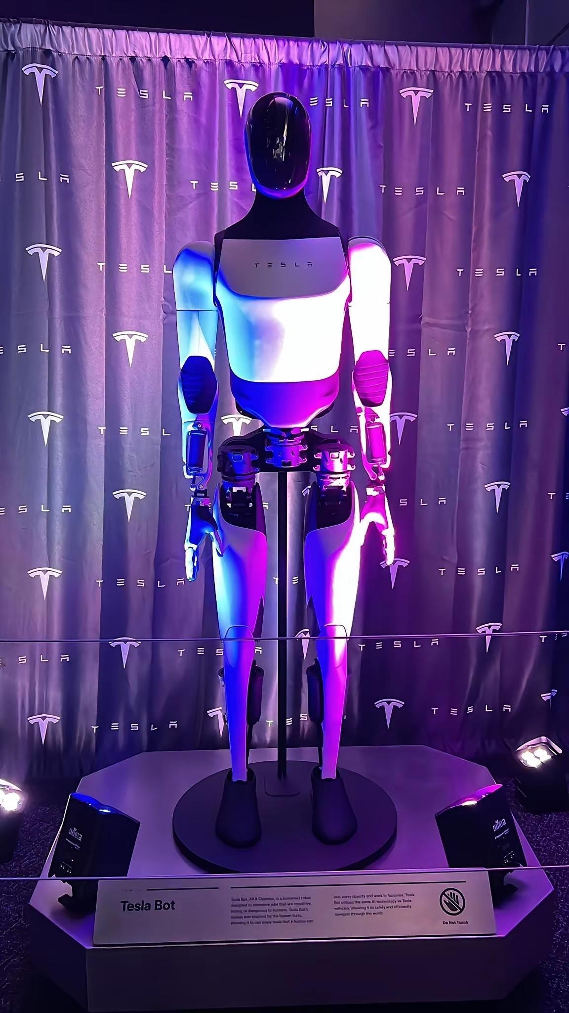 其实留给国内人形机器人公司的时间真的不多了，特斯拉在11月7日已经明确，将在20