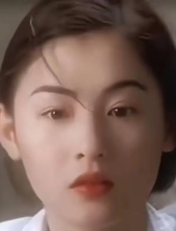 烟火里的真性情——致张柏芝的温柔敬意在聚光灯与流言交织的世界里，张柏芝的身