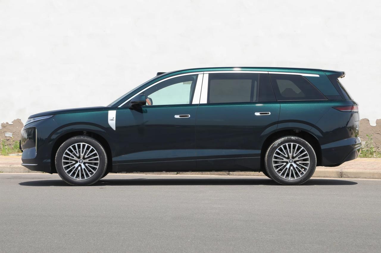 这四款大型纯电SUV，谁更大气?大唐EV，超长续航。零跑D19，超高性价比