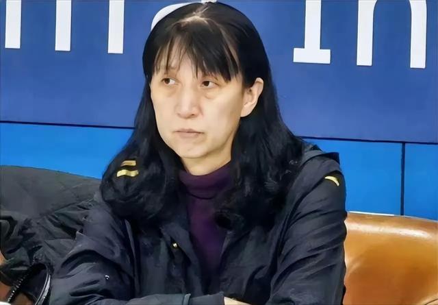 有人看不懂亚运会女排12人大名单，纯粹是因为戴了有色眼镜！解盛钰占有一席之地是
