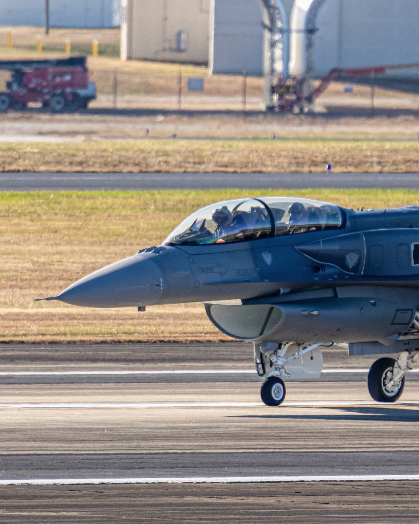 中国台湾第一架F-16V/F-16DBlock70“蝰蛇”战斗机在美国格林维