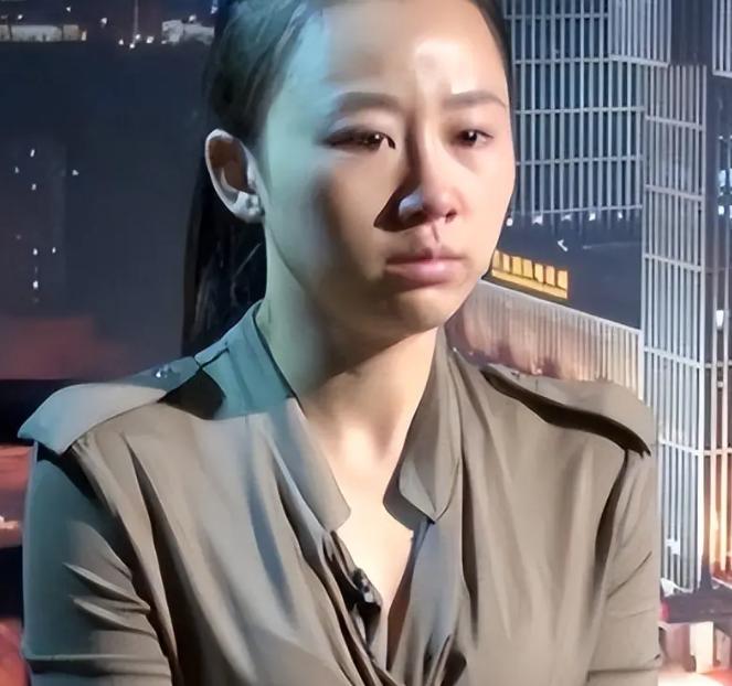 2013年，前电视台主持人纪英男实名举报国家档案局原副司长范悦，称其隐瞒已婚事实