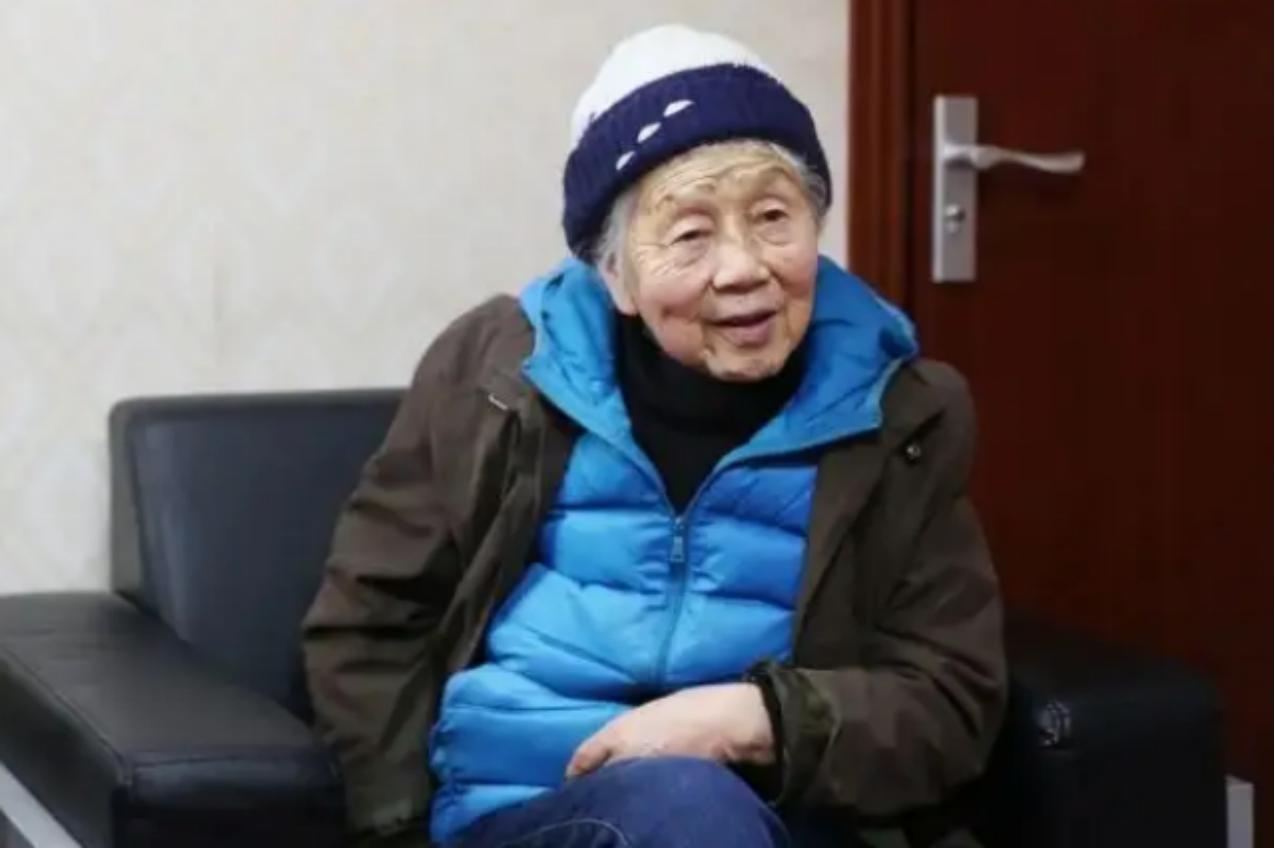 上海一位老太太，拥有500万房产和每月1万元退休金，然而她却每天只花10元钱，每