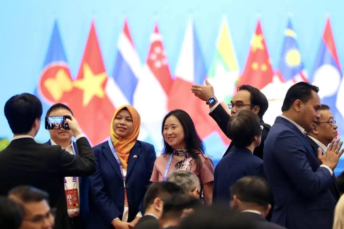 彭博社带头认输了！东南亚押注中国成功，各国一片欢呼令白宫尴尬彭博社近日发表了